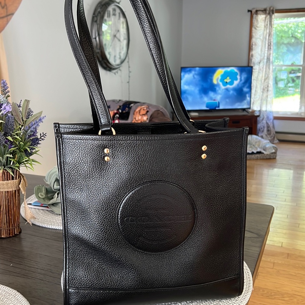 Coach tote new condition black